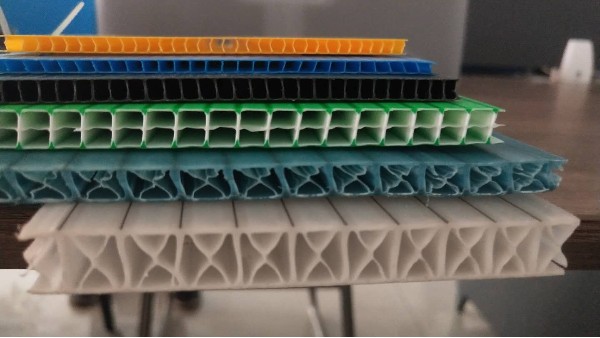 越來(lái)越多的用戶放棄瓦楞紙板選擇中空板的原因